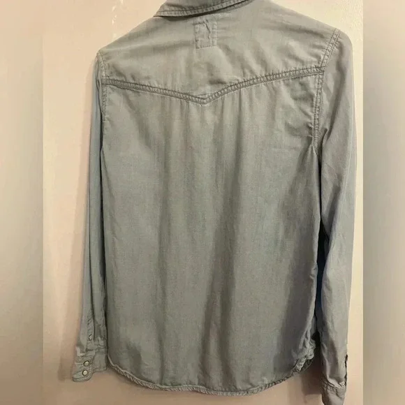 American Eagle Outfitters Pearl Snap denim Long Sleeve Button Down Shirt M EUC - Picture 3 of 4